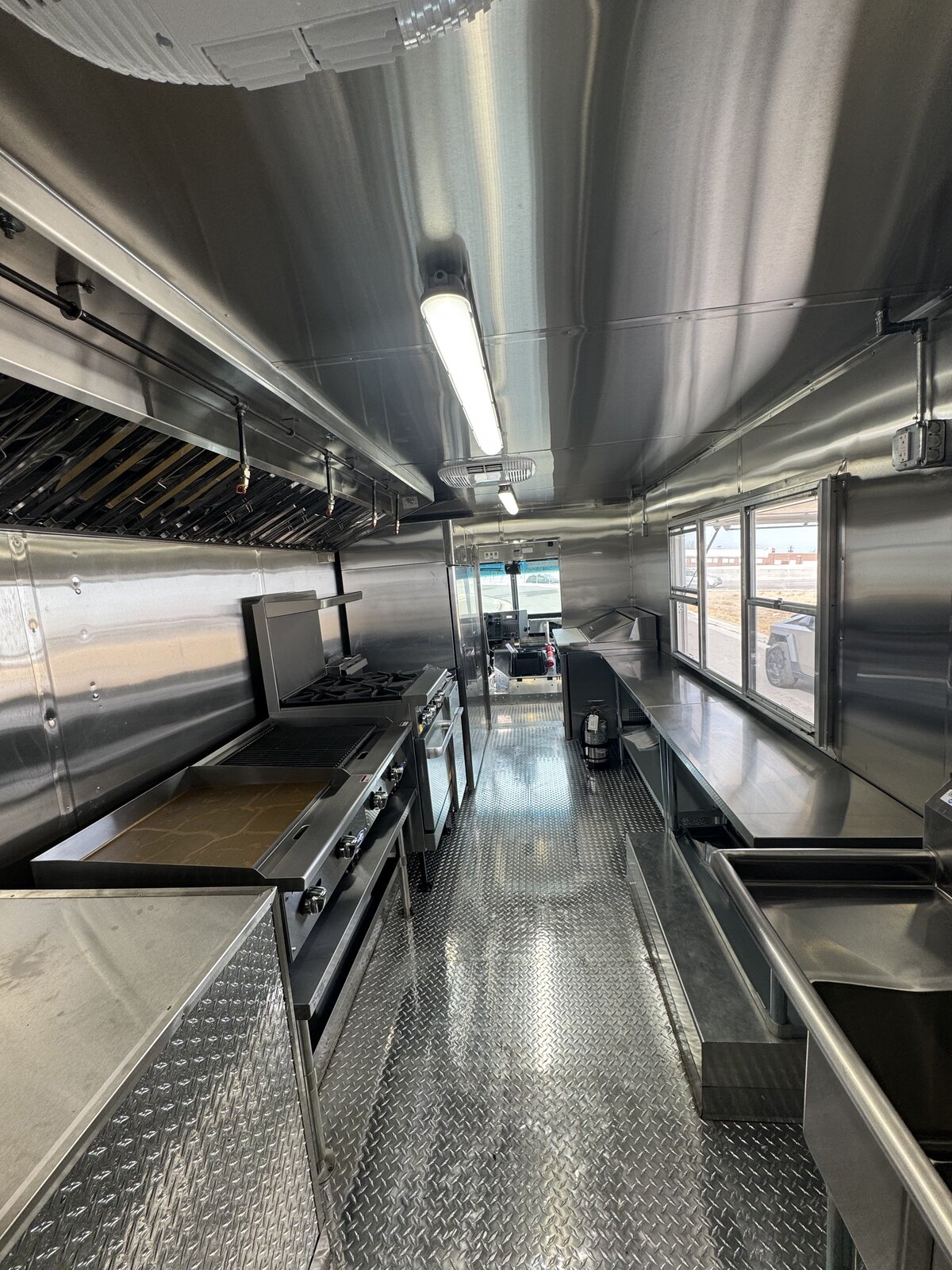 Taste of Pechanga 18ft casino food truck built by Zion Foodtrucks for Pechanga Resort Casino in Temecula CA - exterior front view