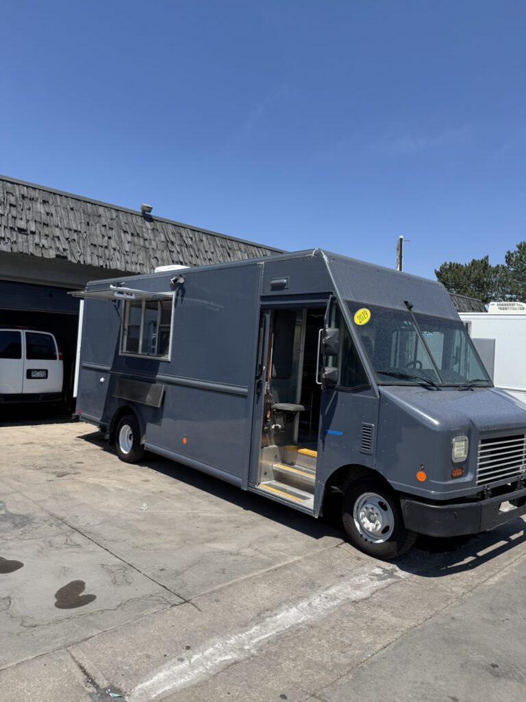 Front exterior of the 16ft Golden catering food truck