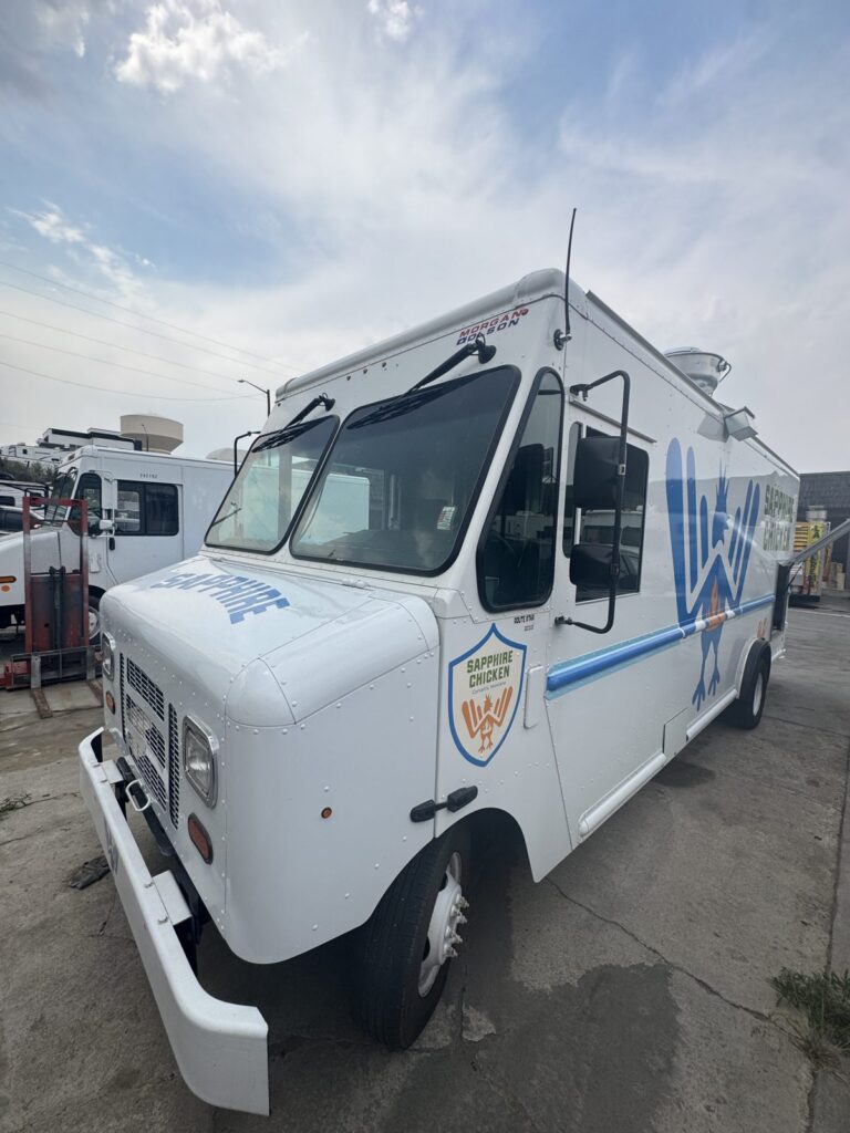 Sapphire Chicken 16ft fried chicken food truck built by Zion Foodtrucks for Corvallis, Montana