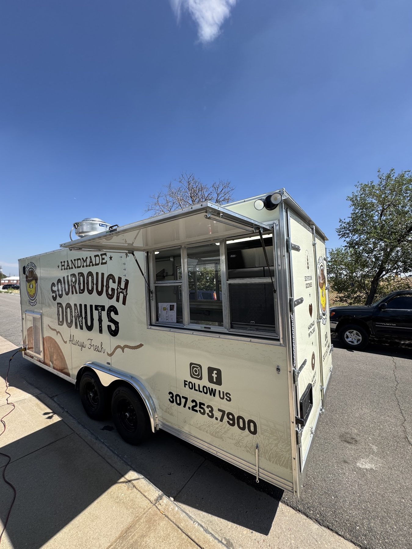 Donut trailer with both service windows open and the awning up